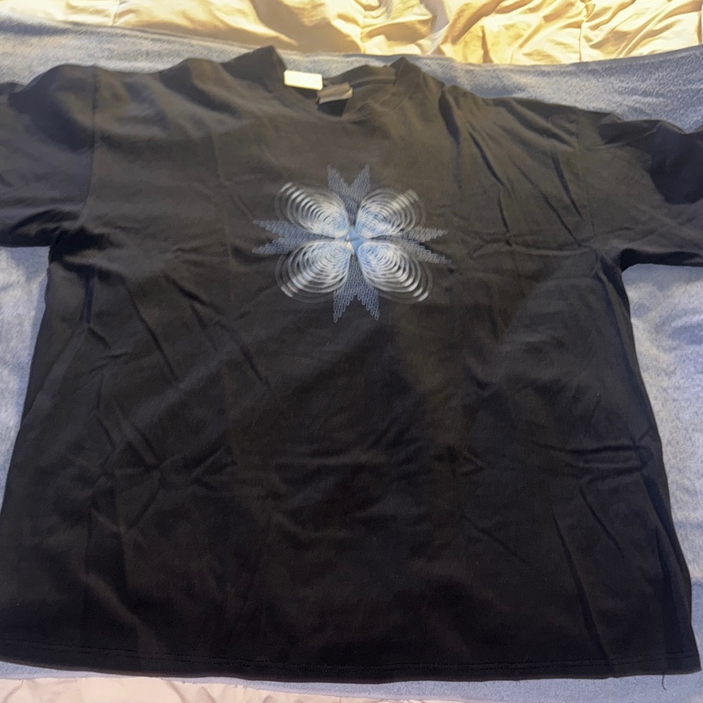 Nike Black 90’s Short Sleeve Tee w/Blue & White Design. Blue Logo on Left Sleeve